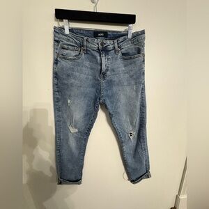 Men’s Light Wash athletic skinny Jeans with Distressing Size 30x30